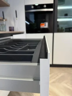 Cucina bianca design ad angolo Young^Stosa Sale