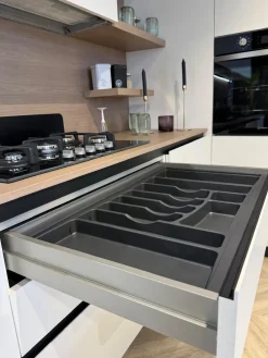 Cucina bianca design ad angolo Young^Stosa Sale