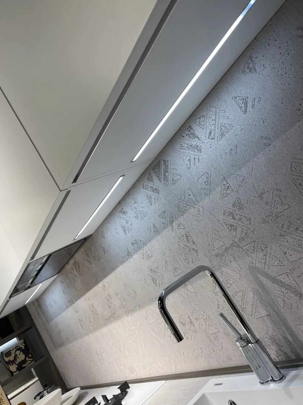 Lube Cucine Cucina bianca design con isola Clover a soli 17800 Euro- Cucine Ad Isola|Cucine Design