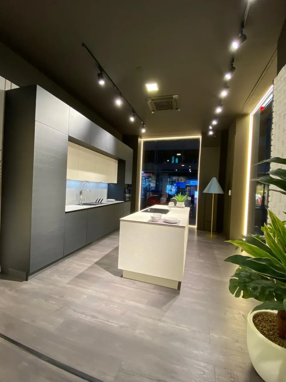 Lube Cucine Cucina bianca design con isola Clover a soli 17800 Euro- Cucine Ad Isola|Cucine Design