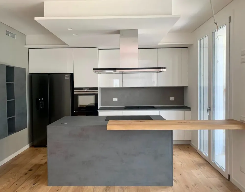 Primopiano Cucine Cucina bianca design con penisola Ingrosso cucine moderne icm60 in Offerta Outlet- Cucine Con Penisola|Cucine Design