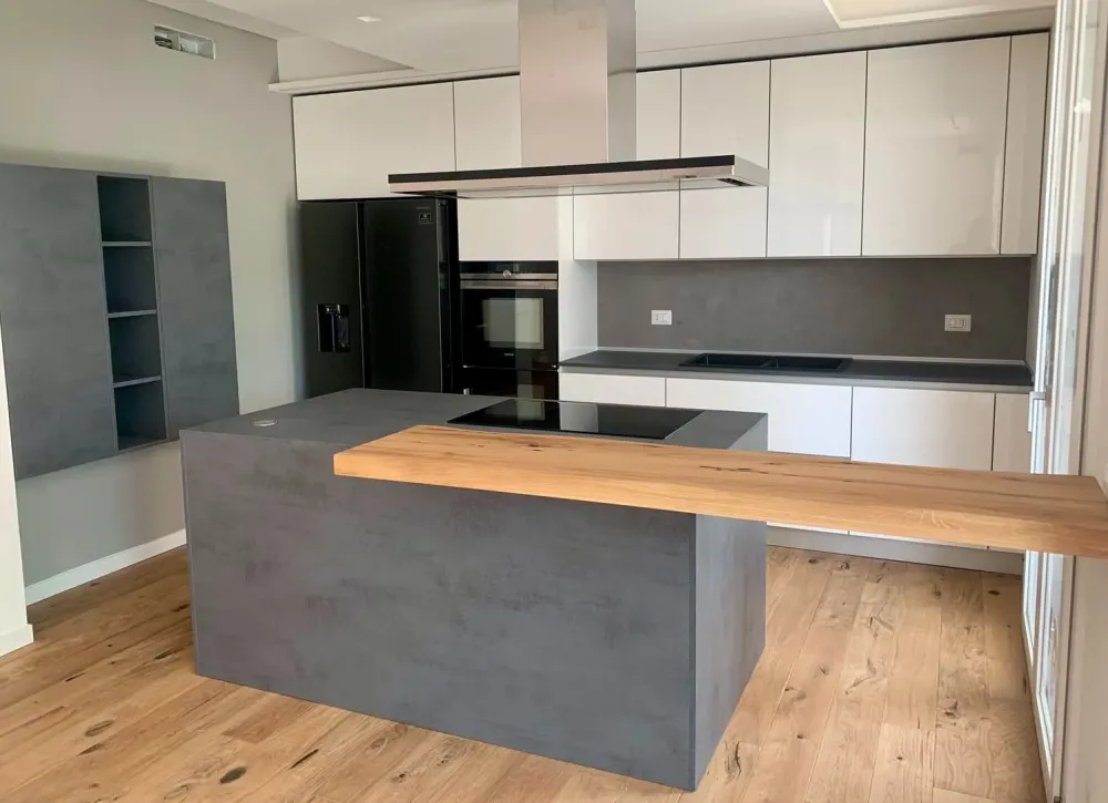 Primopiano Cucine Cucina bianca design con penisola Ingrosso cucine moderne icm60 in Offerta Outlet- Cucine Con Penisola|Cucine Design