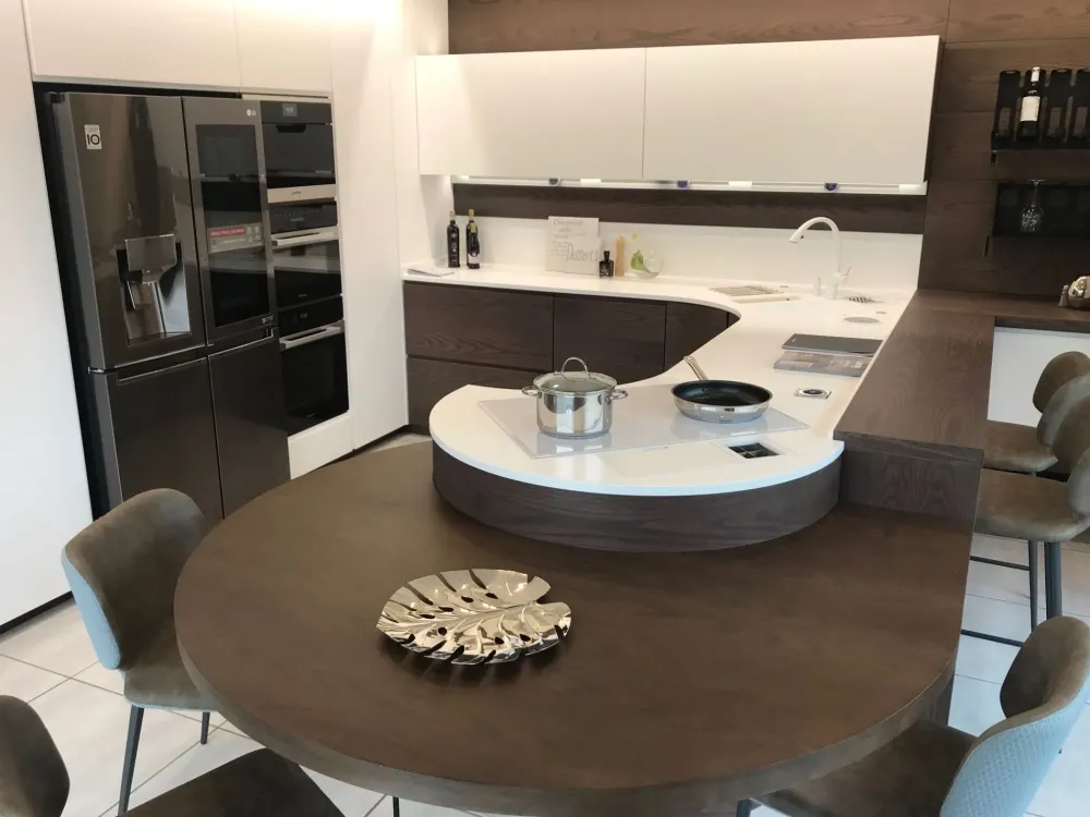 Cucina bianca moderna ad angolo Cucina curva Cucine Ad Angolo|Cucine Moderne