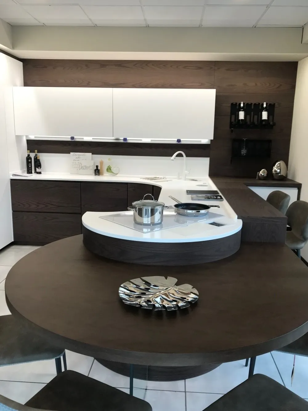 Cucina bianca moderna ad angolo Cucina curva Cucine Ad Angolo|Cucine Moderne