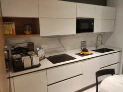 Cucina bianca moderna ad angolo Asia e time scontata^Arredo3