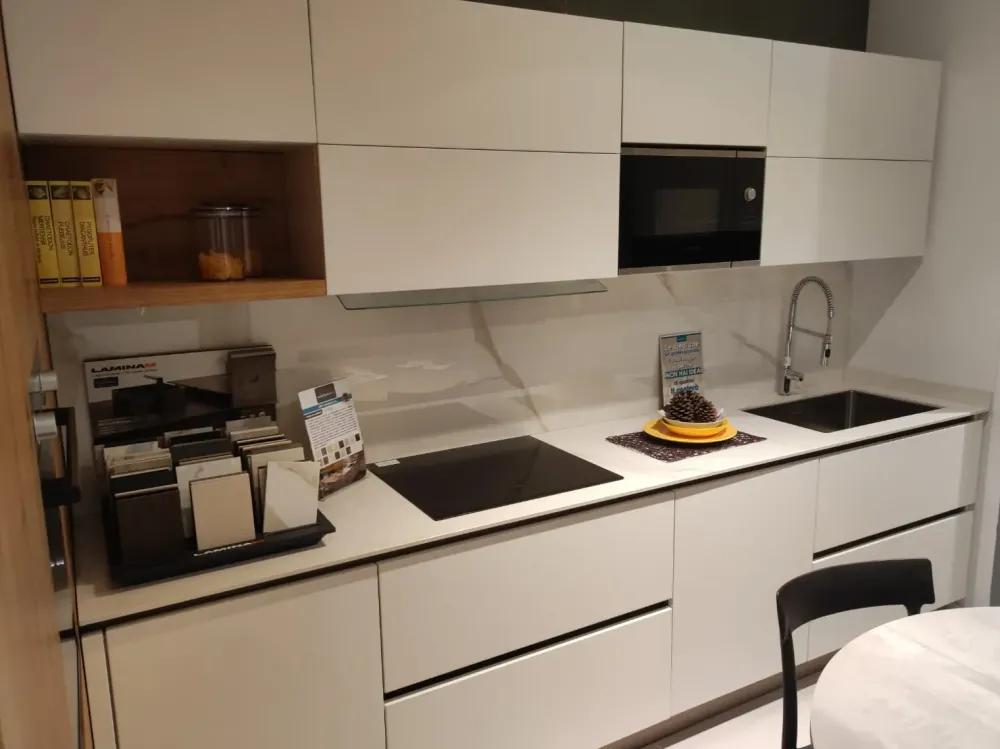 Cucina bianca moderna ad angolo Asia e time scontata^Arredo3