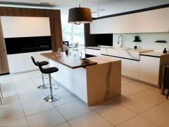 Cucina bianca moderna con isola K3 kali in offerta^Arredo3 Outlet