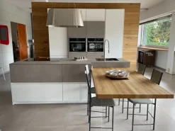 Clearance Cucina bianca moderna con isola Monoliti scontata Cucine Ad Isola|Cucine Moderne