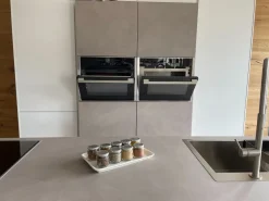 Clearance Cucina bianca moderna con isola Monoliti scontata Cucine Ad Isola|Cucine Moderne