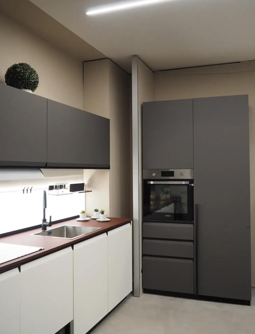 Cucina bianca moderna lineare Cucina formalia in Offerta Outlet^Scavolini Sale