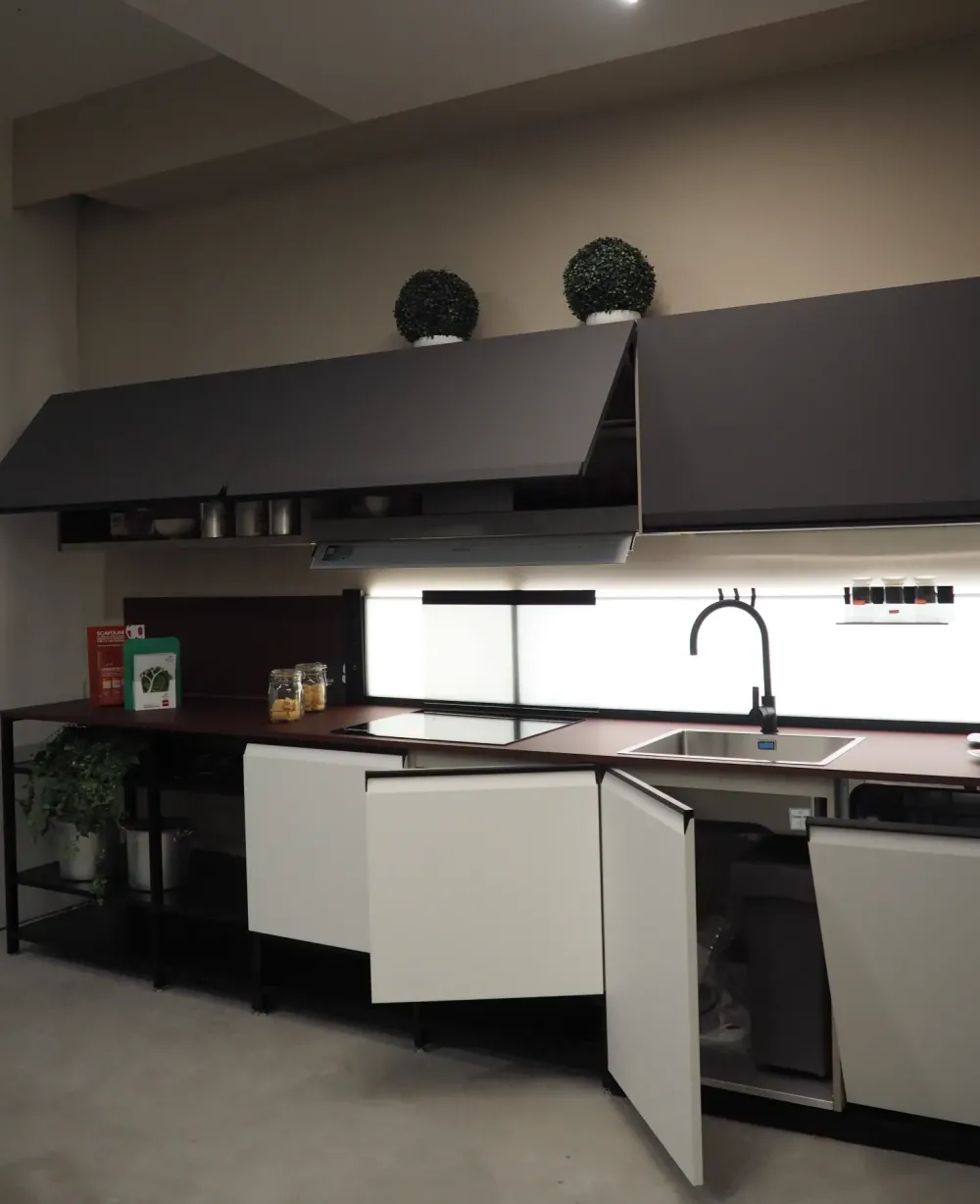 Cucina bianca moderna lineare Cucina formalia in Offerta Outlet^Scavolini Sale