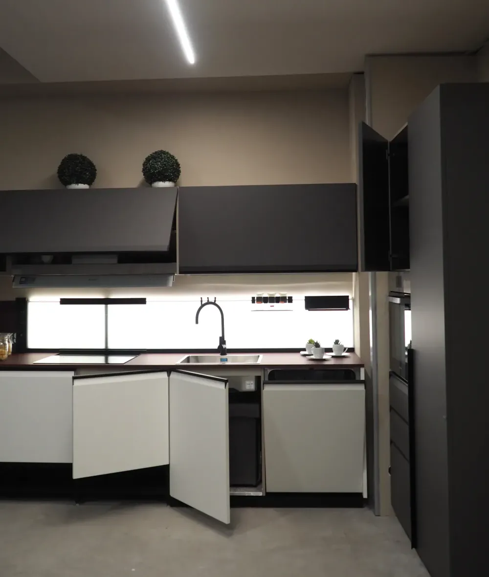 Cucina bianca moderna lineare Cucina formalia in Offerta Outlet^Scavolini Sale