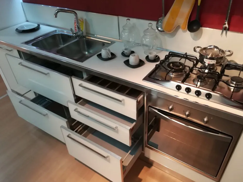 Sale Cucina bianca moderna lineare Modello diamante scontata Cucine Lineari|Cucine Moderne