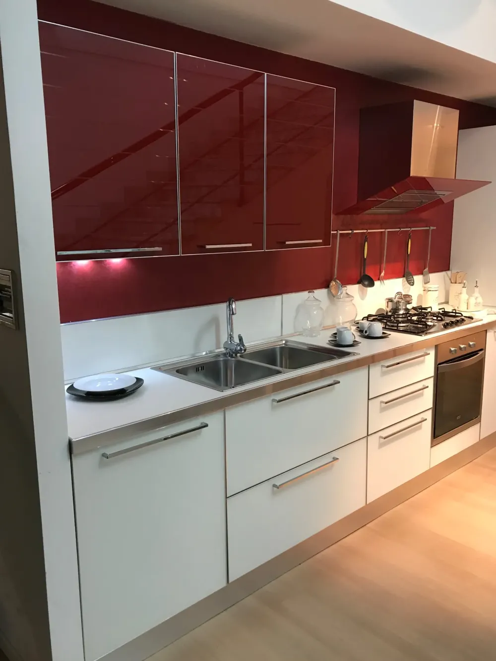 Sale Cucina bianca moderna lineare Modello diamante scontata Cucine Lineari|Cucine Moderne