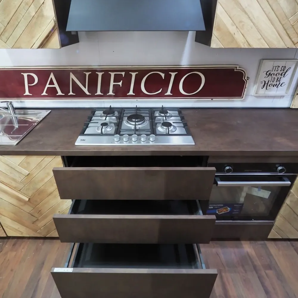 Cucina moderna lineare rovere chiaro in legno Cucinja moderna rennes in legno e bronzo^Collezione esclusiva Best