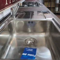 Cucina moderna lineare rovere chiaro in legno Cucinja moderna rennes in legno e bronzo^Collezione esclusiva Best