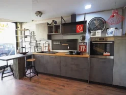 Collezione esclusiva Cucina industriale con penisola grigia in laminato materico Cucina industrial con penisola in hpl e piano top rovere- Cucine Con Penisola