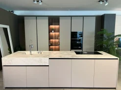 Cucina con isola in laccata opaco grigia bluna a prezzo scontato^Binova Clearance