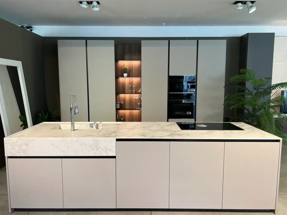 Cucina con isola in laccata opaco grigia bluna a prezzo scontato^Binova Clearance