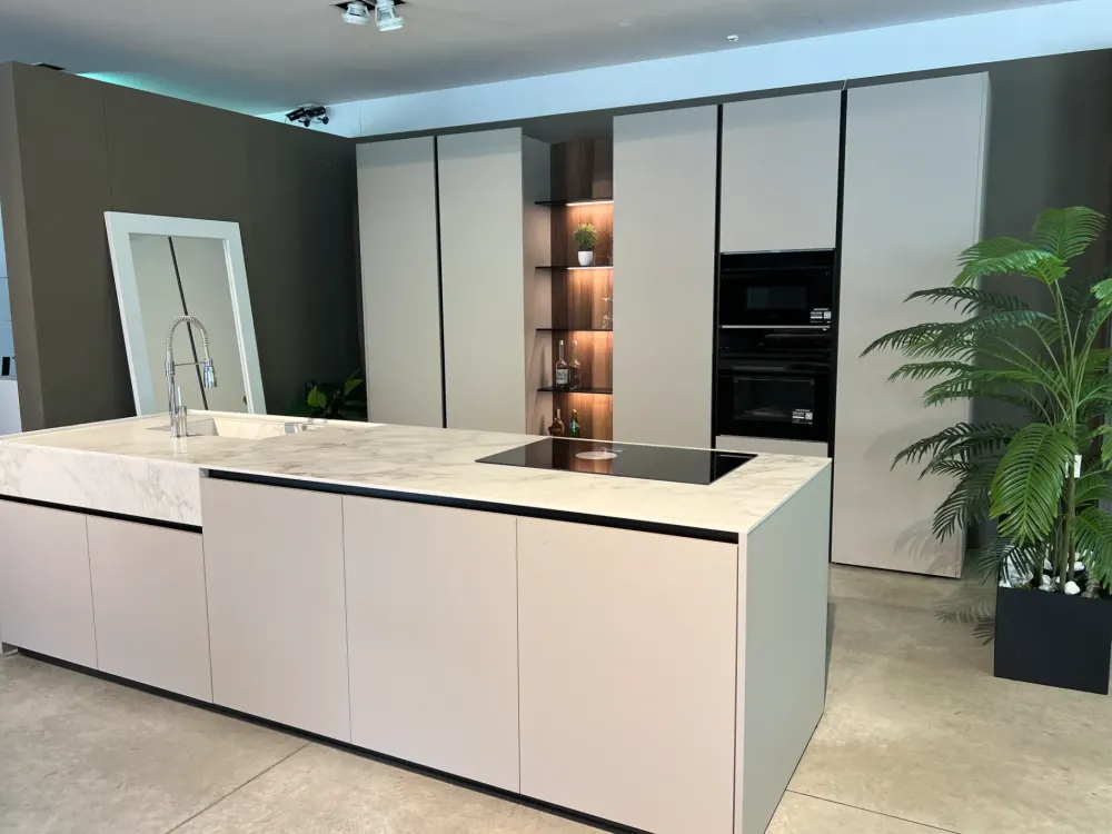 Cucina con isola in laccata opaco grigia bluna a prezzo scontato^Binova Clearance