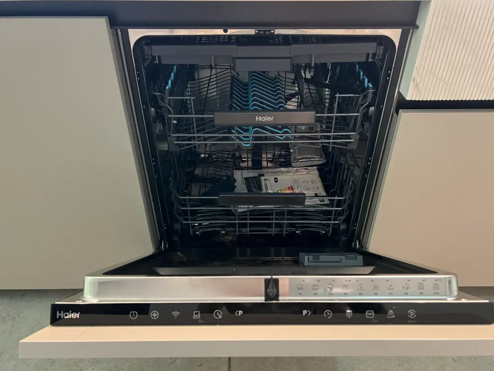 Cucina con isola in laccata opaco grigia bluna a prezzo scontato^Binova Clearance