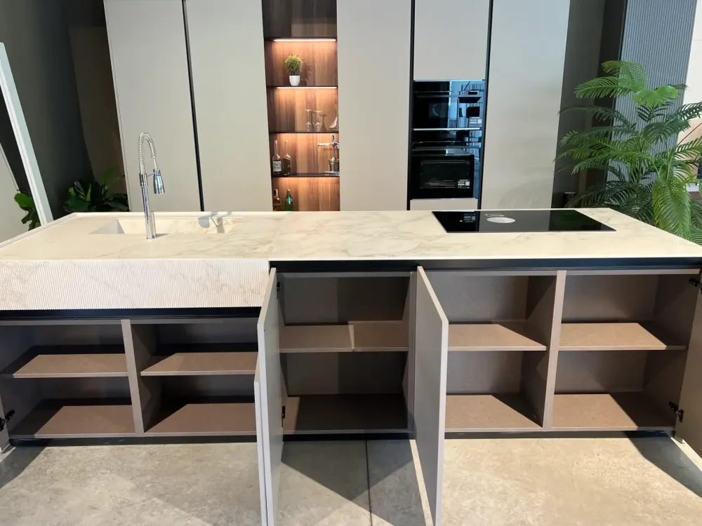 Cucina con isola in laccata opaco grigia bluna a prezzo scontato^Binova Clearance