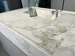 Cucina con isola in laccata opaco grigia bluna a prezzo scontato^Binova Clearance