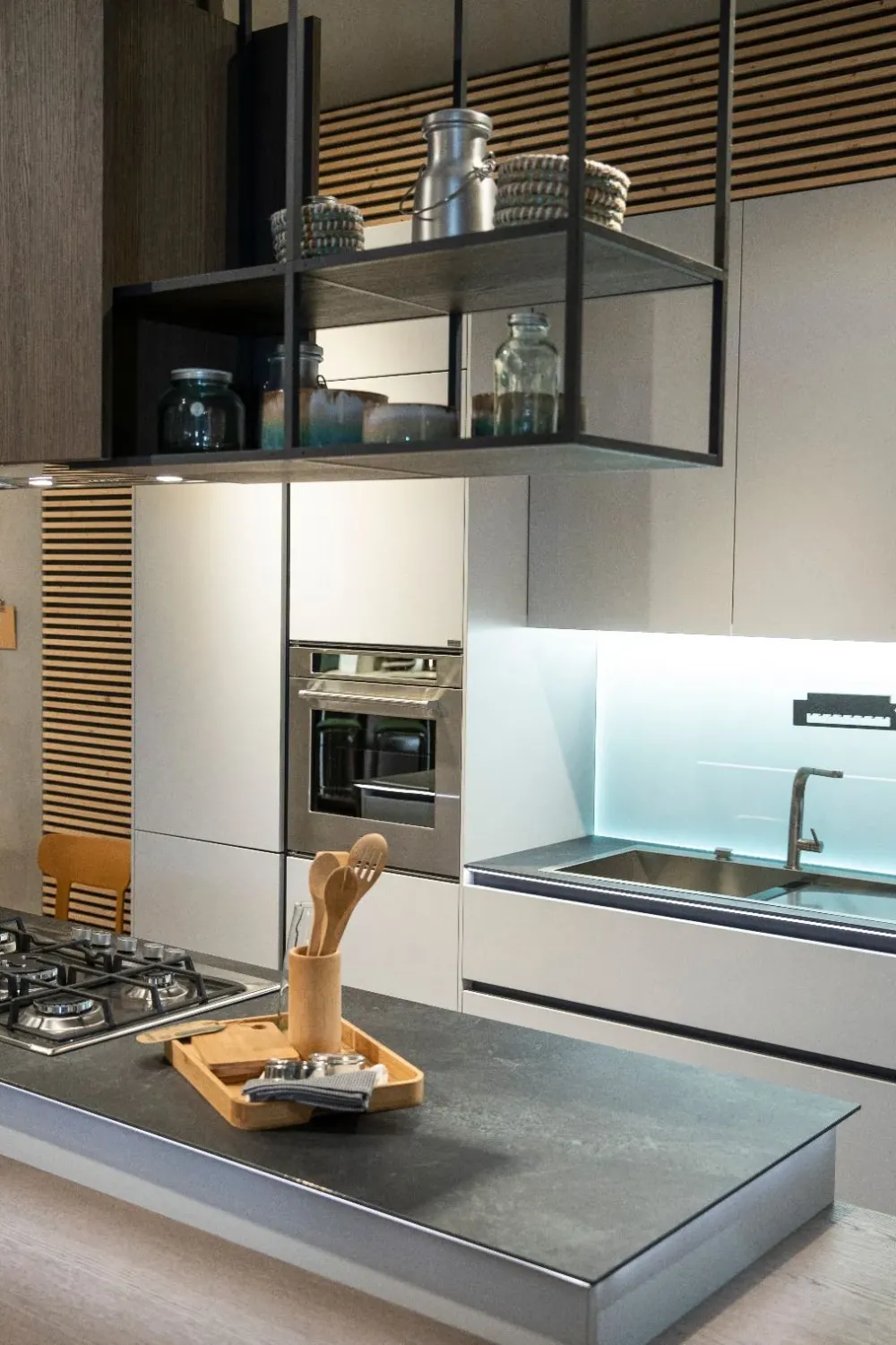 Sale Cucina con isola in laccata opaco a prezzo ribassato 50% Cucine Ad Isola|Cucine Design