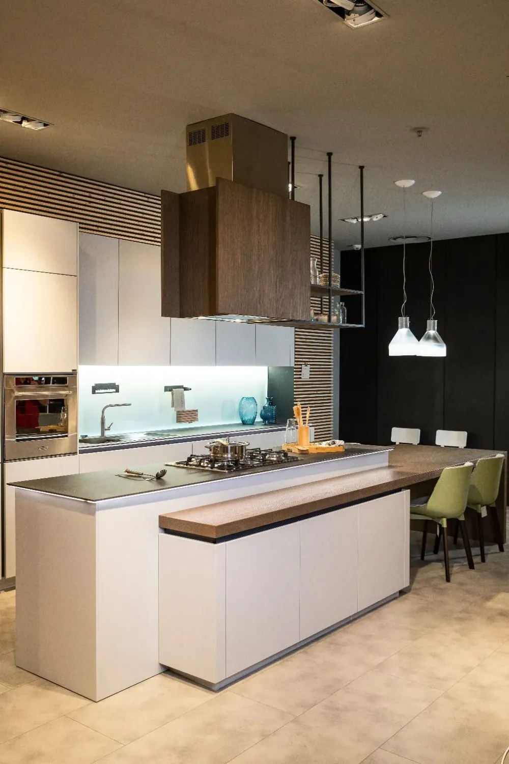 Sale Cucina con isola in laccata opaco a prezzo ribassato 50% Cucine Ad Isola|Cucine Design