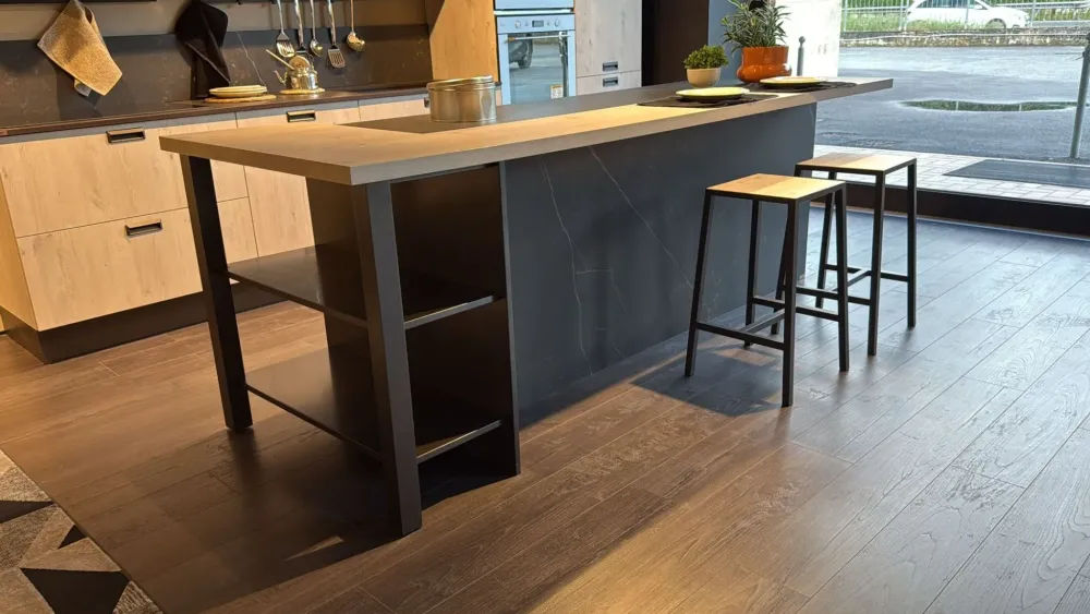 Creo Cucina con isola in laminato materico a prezzo ribassato 52%- Cucine Ad Isola