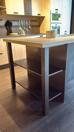 Creo Cucina con isola in laminato materico a prezzo ribassato 52%- Cucine Ad Isola