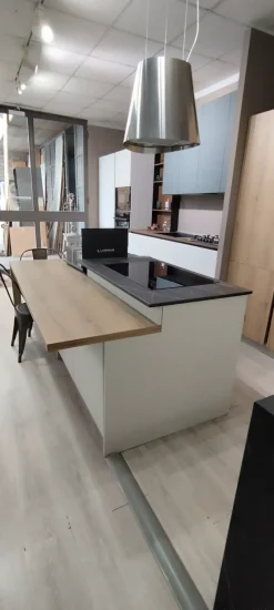 Cucina con isola in polimerico a prezzo scontato 60%^Arredo3