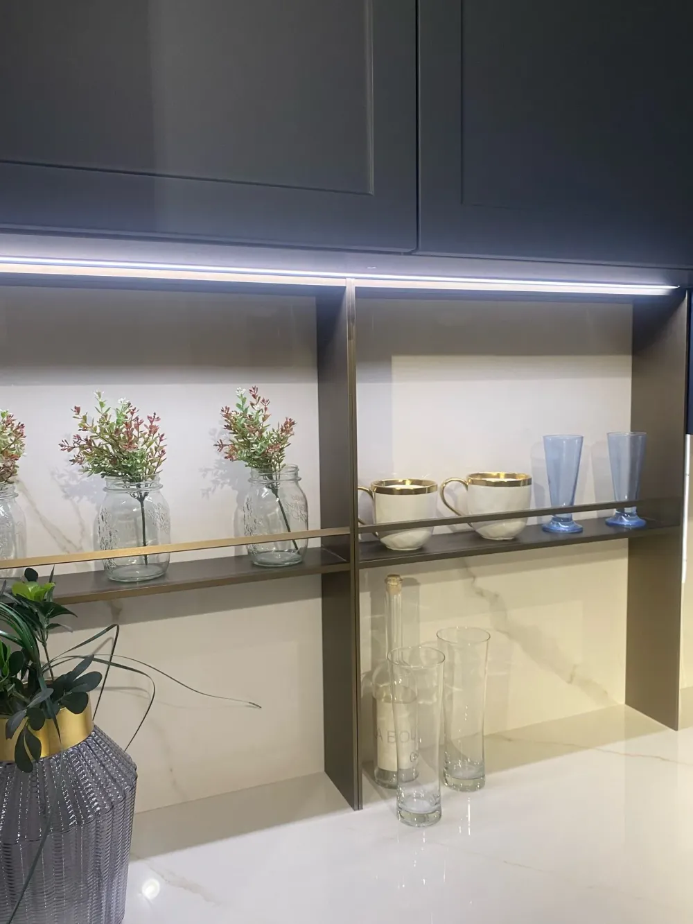 Cucina con isola in polimerico opaco blu Gaia a prezzo scontato^Mobilturi Discount