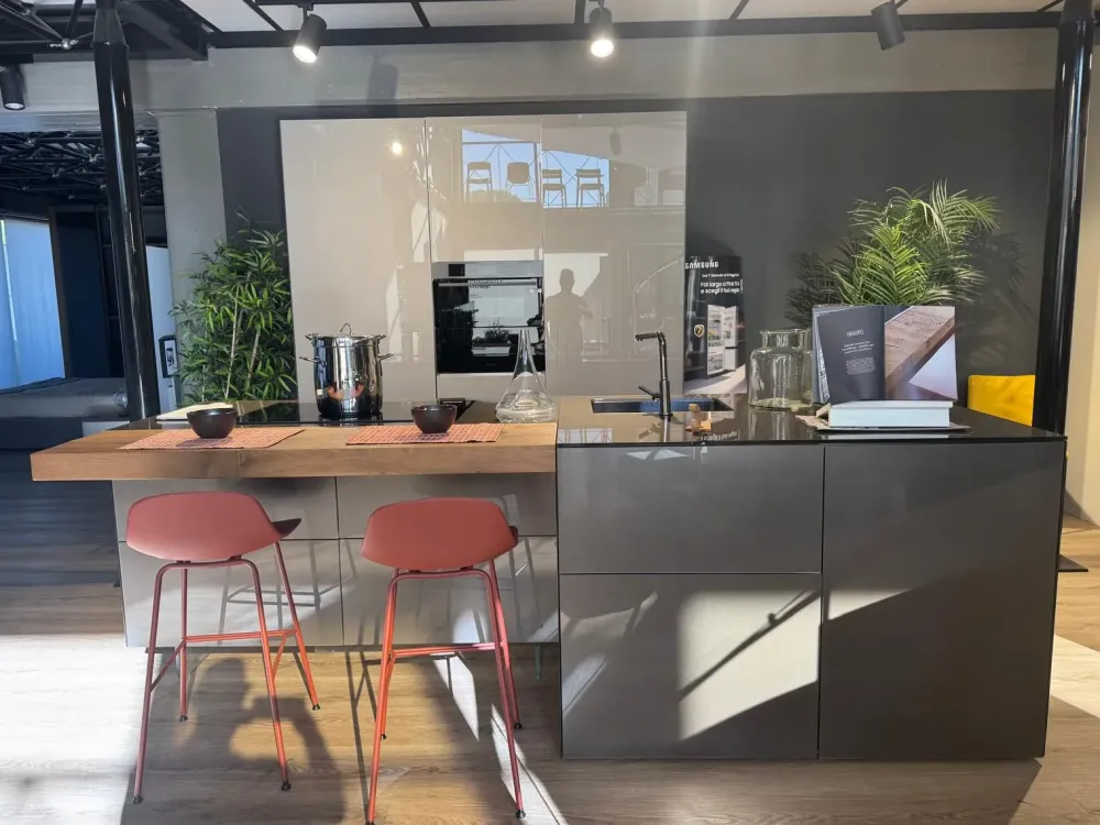 Cucina con isola in vetro a prezzo scontato 45%^Lago Discount