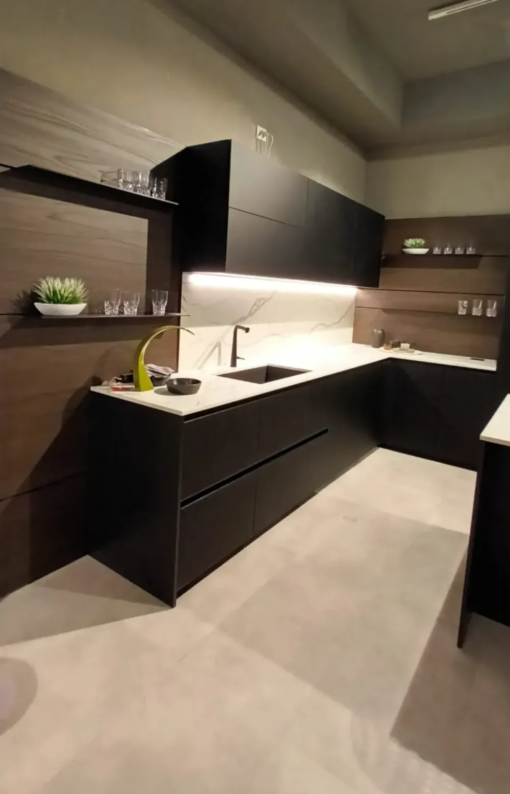 Clearance Cucina con isola in vetro altri colori Cucina glass a prezzo ribassato Cucine Ad Isola|Cucine Moderne