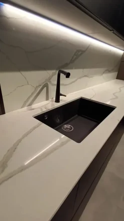 Clearance Cucina con isola in vetro altri colori Cucina glass a prezzo ribassato Cucine Ad Isola|Cucine Moderne