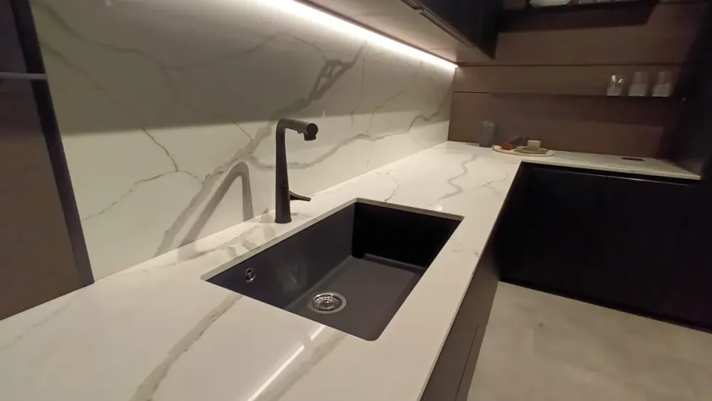 Clearance Cucina con isola in vetro altri colori Cucina glass a prezzo ribassato Cucine Ad Isola|Cucine Moderne