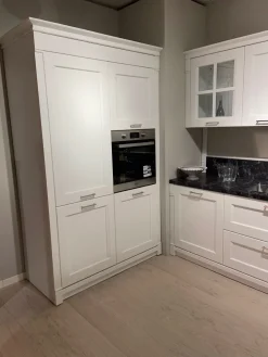 Cucina con penisola in laccato opaco bianca English mood a prezzo ribassato^Minacciolo Sale