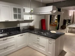 Cucina con penisola in laccato opaco bianca English mood a prezzo ribassato^Minacciolo Sale