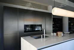 Poliform Cucina con penisola in laccata a prezzo ribassato 38%- Cucine Con Penisola|Cucine Moderne