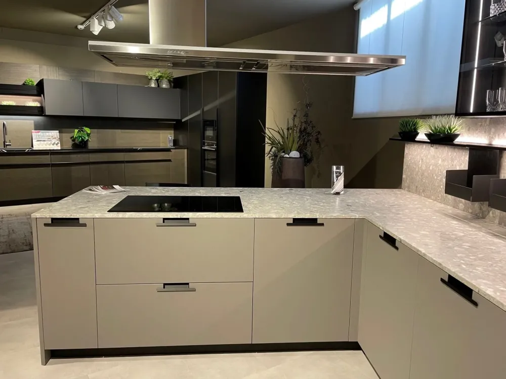 Cesar Cucina con penisola in laminato opaco tortora Maxima a prezzo scontato- Cucine Con Penisola|Cucine Design