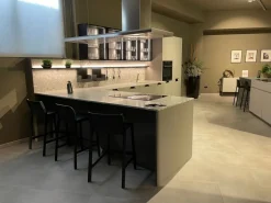 Cesar Cucina con penisola in laminato opaco tortora Maxima a prezzo scontato- Cucine Con Penisola|Cucine Design