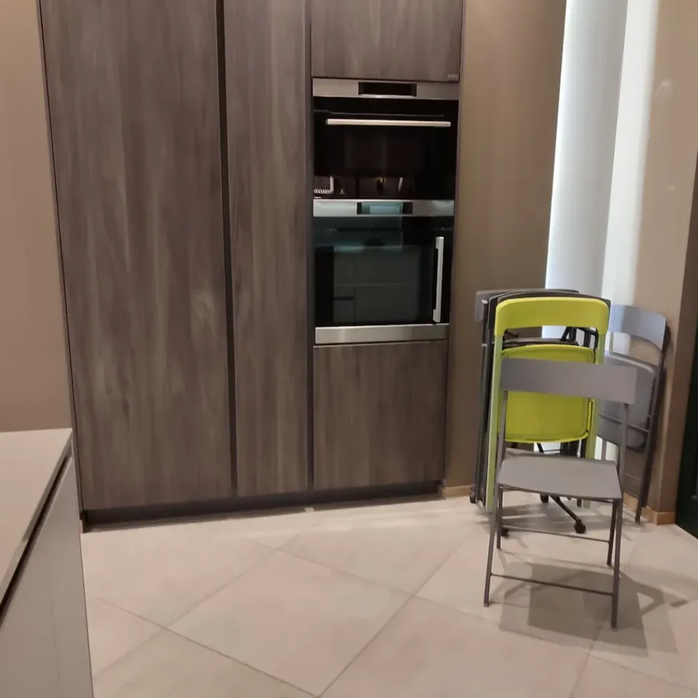 Cucina con penisola in laccata opaco a prezzo scontato 60%^Snaidero Clearance