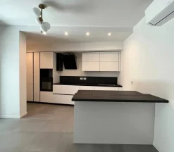 Sale Cucina con penisola in laminato opaco bianca Ingrosso cucine moderne icm67 a prezzo ribassato Cucine Con Penisola|Cucine Design