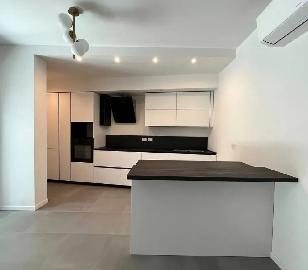 Sale Cucina con penisola in laminato opaco bianca Ingrosso cucine moderne icm67 a prezzo ribassato Cucine Con Penisola|Cucine Design