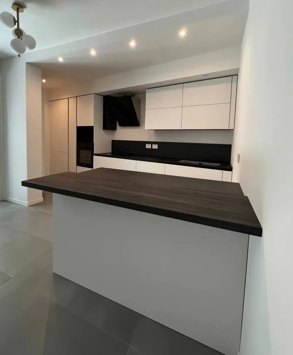 Sale Cucina con penisola in laminato opaco bianca Ingrosso cucine moderne icm67 a prezzo ribassato Cucine Con Penisola|Cucine Design