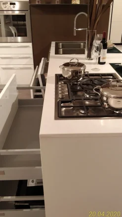 Outlet Cucina con penisola in laccato lucido a prezzo scontato 59% Cucine Con Penisola|Cucine Design