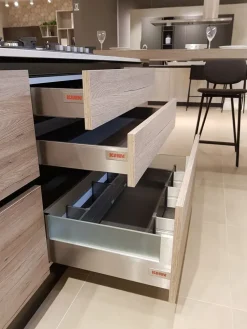 Outlet Cucina con penisola in laminato materico a prezzo scontato 33% Cucine Con Penisola|Cucine Moderne