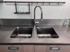 Cucina con penisola in legno a prezzo scontato 45%^Scavolini Hot