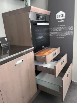 Cucina con penisola in legno a prezzo scontato 45%^Scavolini Hot